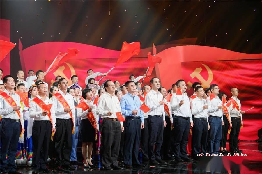 一家三狗好幸福,汪星人嘲讽的小眼神你看懂了吗?